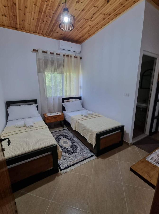 B Vishe Guest House จีโรคาสเตอร์ ภายนอก รูปภาพ