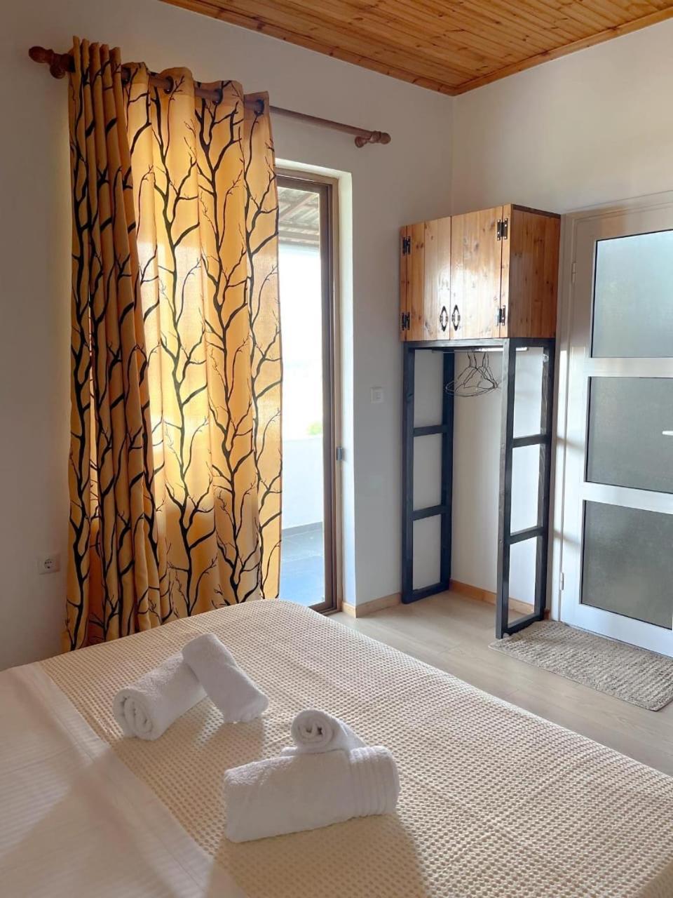B Vishe Guest House จีโรคาสเตอร์ ภายนอก รูปภาพ